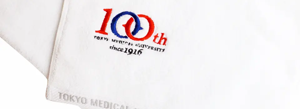 今治タオルに会社ロゴ／<br class='hidden lg:inline' />指定デザインを追加した事例